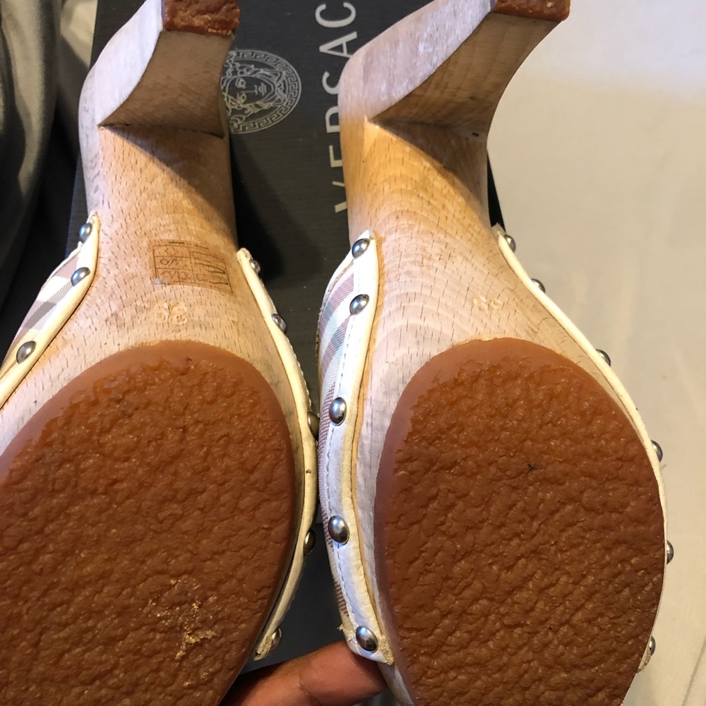 Authentic Burberry Heels size 39 women’s 9